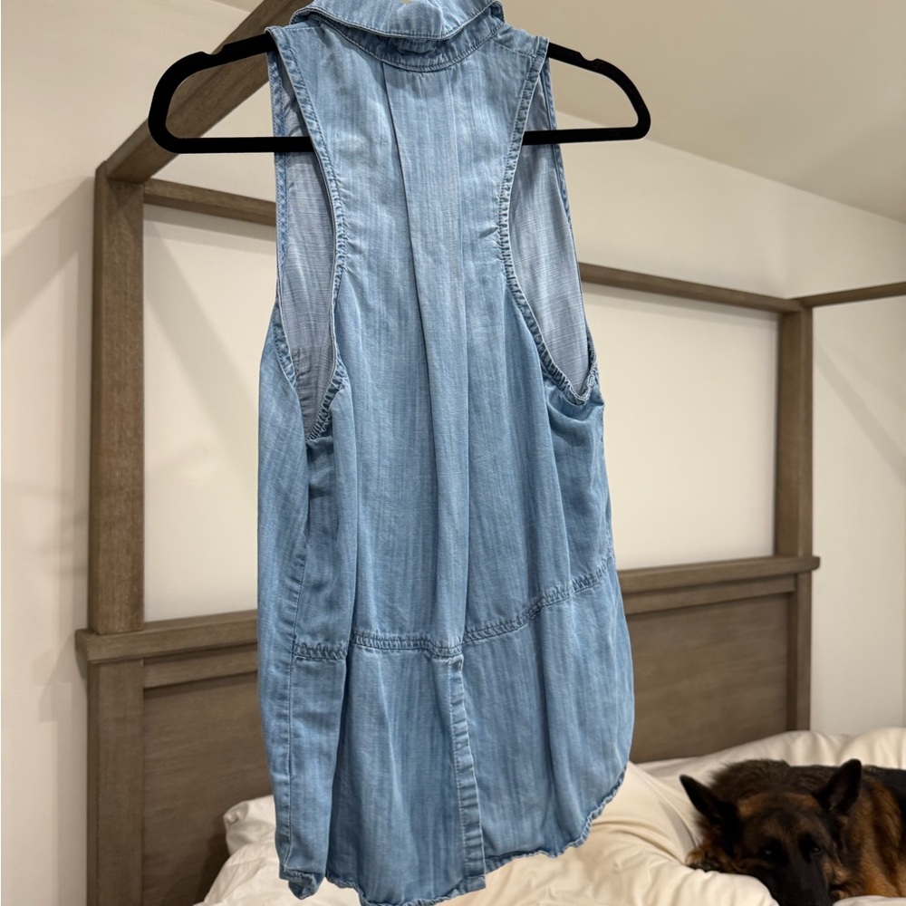 Cloth & Stone Chambray Sleeveless Button-down Shirt Medium - Picture 2 of 4